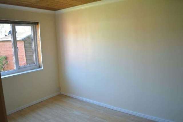  Image of 1 bedroom Flat to rent in Cumberland Drive Chessington KT9 at Cumberland Drive  Chessington, KT9 1HQ