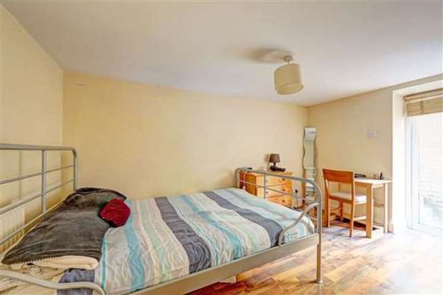  Image of 3 bedroom Flat for sale in Dalberg Road London SW2 at Brixton, SW2 1AJ