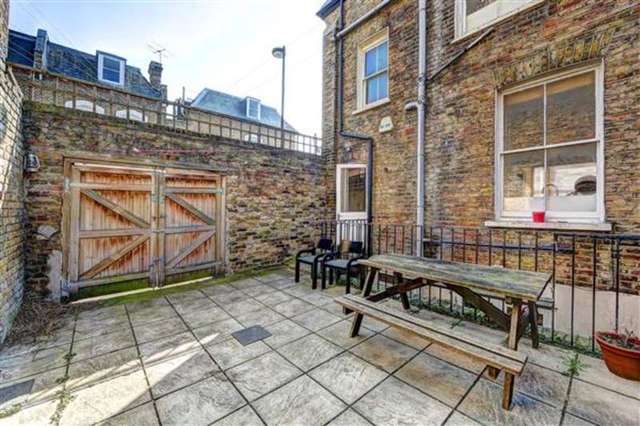  Image of 3 bedroom Flat for sale in Dalberg Road London SW2 at Brixton, SW2 1AJ