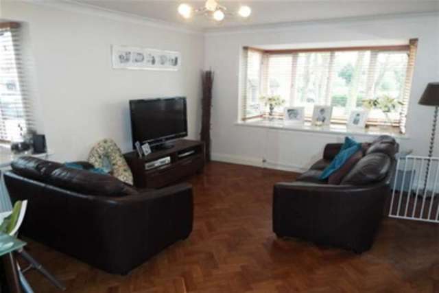  Image of 2 bedroom Flat to rent in Darwin Close London N11 at London, N11 1TA