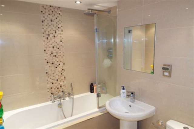  Image of 2 bedroom Flat to rent in Darwin Close London N11 at London, N11 1TA