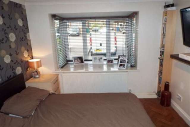  Image of 2 bedroom Flat to rent in Darwin Close London N11 at London, N11 1TA