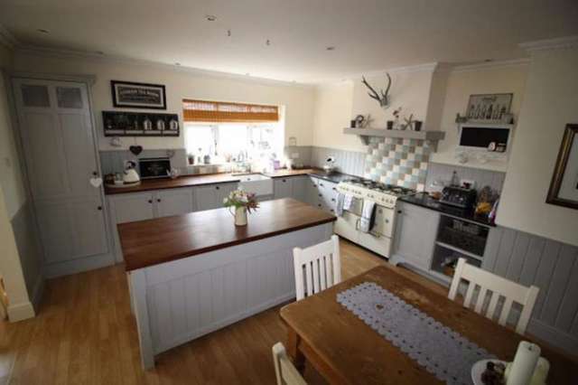  Image of 5 bedroom Detached house to rent in Dawlish Road Alphington Exeter EX2 at Dawlish Road  Exeter, EX2 8XW