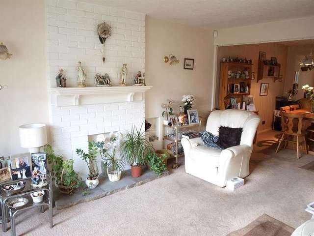  Image of 3 bedroom End of Terrace for sale in Dean Court Leeds LS8 at Leeds  Gledhow, LS8 4AJ