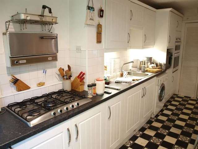  Image of 3 bedroom End of Terrace for sale in Dean Court Leeds LS8 at Leeds  Gledhow, LS8 4AJ