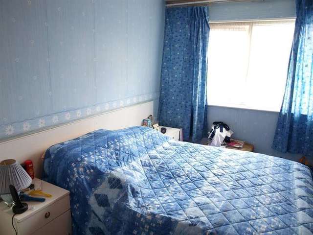  Image of 3 bedroom End of Terrace for sale in Dean Court Leeds LS8 at Leeds  Gledhow, LS8 4AJ