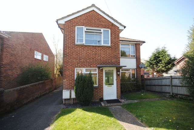  Image of 2 bedroom Flat for sale in Dean Road Southampton SO18 at Dean Road  Southampton, SO18 6AQ