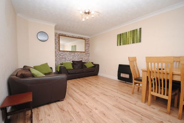  Image of 2 bedroom Flat for sale in Dean Road Southampton SO18 at Dean Road  Southampton, SO18 6AQ