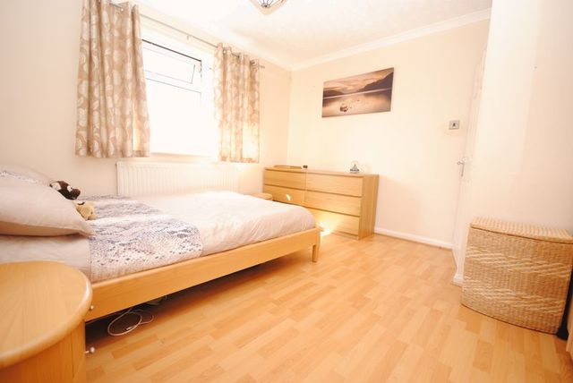  Image of 2 bedroom Flat for sale in Dean Road Southampton SO18 at Dean Road  Southampton, SO18 6AQ
