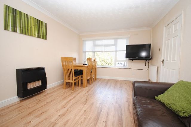  Image of 2 bedroom Flat for sale in Dean Road Southampton SO18 at Dean Road  Southampton, SO18 6AQ