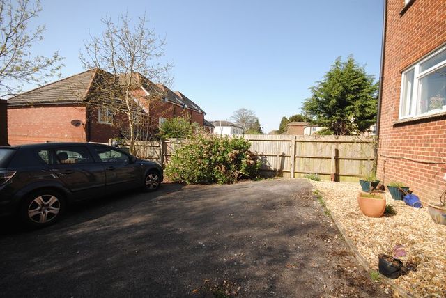  Image of 2 bedroom Flat for sale in Dean Road Southampton SO18 at Dean Road  Southampton, SO18 6AQ