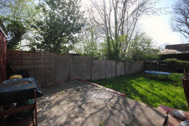  Image of 2 bedroom Flat for sale in Dean Road Southampton SO18 at Dean Road  Southampton, SO18 6AQ
