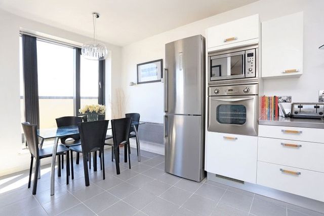  Image of 2 bedroom Flat for sale in Deanery Road Bristol BS1 at Deanery Road  Bristol, BS1 5QH