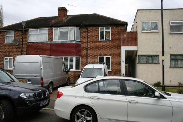  Image of 2 bedroom Maisonette to rent in Deer Park Gardens Mitcham CR4 at Surrey  Mitcham, CR4 4DZ