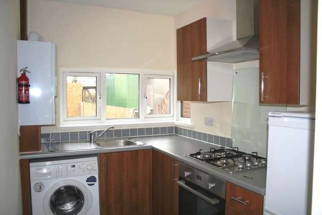  Image of 2 bedroom Maisonette to rent in Deer Park Gardens Mitcham CR4 at Surrey  Mitcham, CR4 4DZ