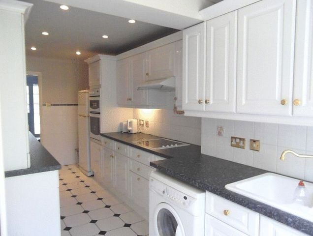  Image of 3 bedroom Property to rent in Delmey Close Croydon CR0 at Delmey Close  Croydon, CR0 5QD