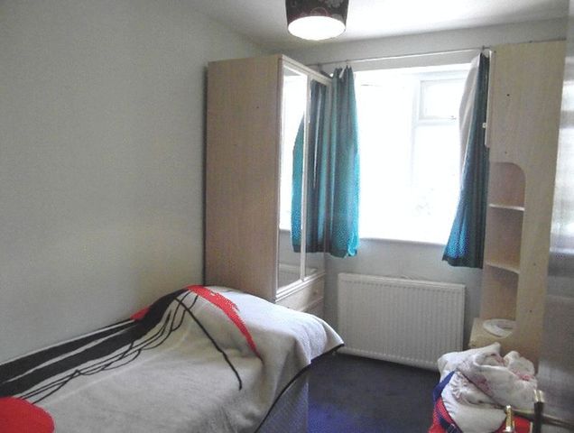  Image of 3 bedroom Property to rent in Delmey Close Croydon CR0 at Delmey Close  Croydon, CR0 5QD