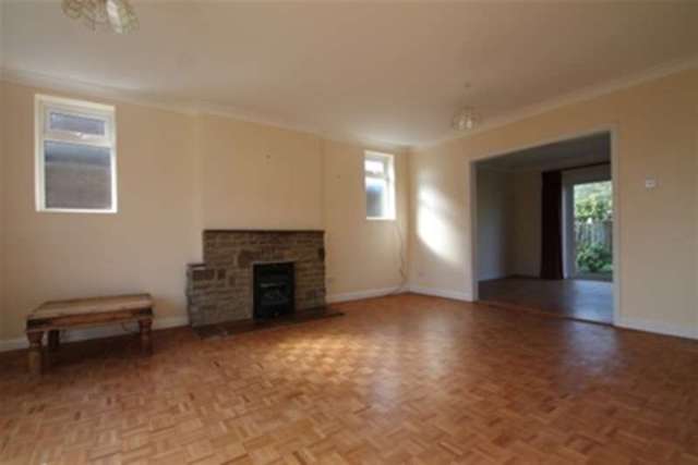  Image of 4 bedroom Detached house to rent in Third Avenue Havant PO9 at Havant, PO9 2QS