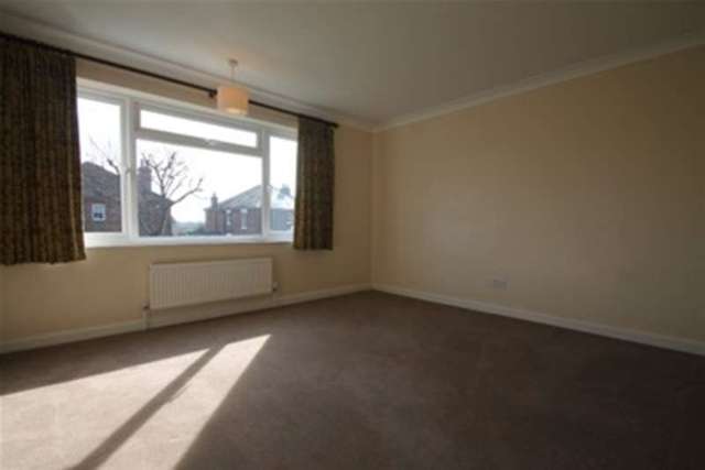  Image of 4 bedroom Detached house to rent in Third Avenue Havant PO9 at Havant, PO9 2QS