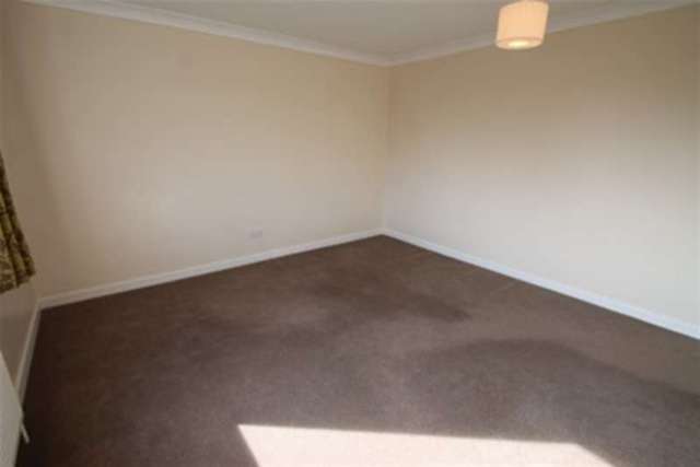  Image of 4 bedroom Detached house to rent in Third Avenue Havant PO9 at Havant, PO9 2QS