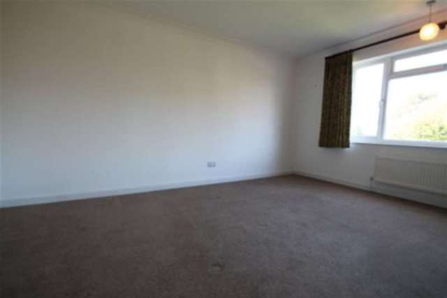  Image of 4 bedroom Detached house to rent in Third Avenue Havant PO9 at Havant, PO9 2QS