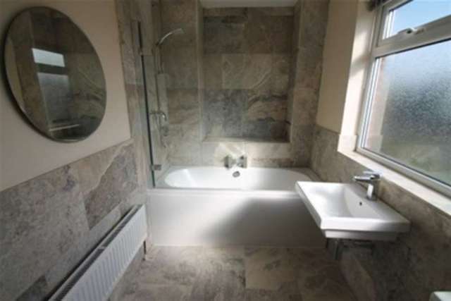  Image of 4 bedroom Detached house to rent in Third Avenue Havant PO9 at Havant, PO9 2QS