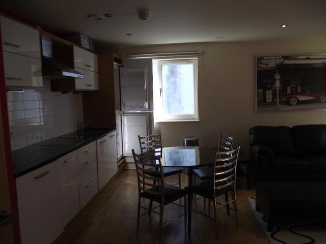  Image of 1 bedroom Apartment to rent in Dock Street Hull HU1 at Hull, HU1 3AL
