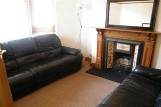 Image of 4 bedroom Terraced house to rent in Dogfield Street Cathays Cardiff CF24 at Cardiff, CF24 4QN