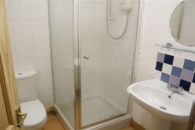  Image of 4 bedroom Terraced house to rent in Dogfield Street Cathays Cardiff CF24 at Cardiff, CF24 4QN