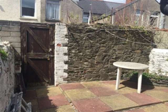  Image of 4 bedroom Terraced house to rent in Dogfield Street Cathays Cardiff CF24 at Cardiff, CF24 4QN