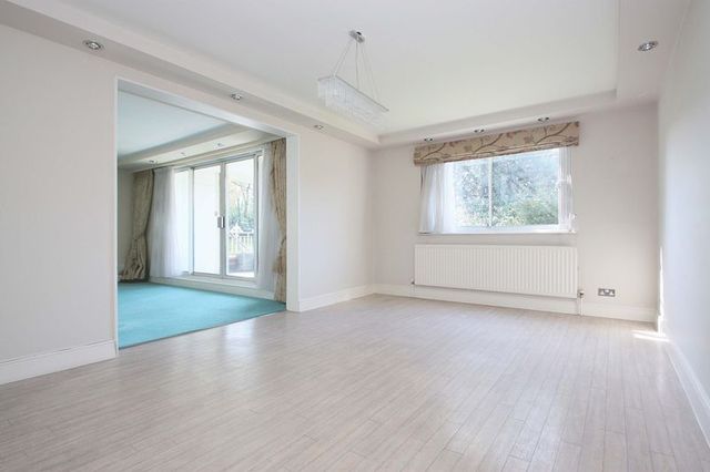 Image of 2 bedroom Flat for sale in High Road Chigwell IG7 at High Road  Chigwell, IG7 6PH