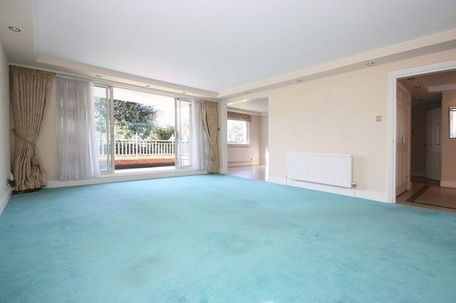  Image of 2 bedroom Flat for sale in High Road Chigwell IG7 at High Road  Chigwell, IG7 6PH