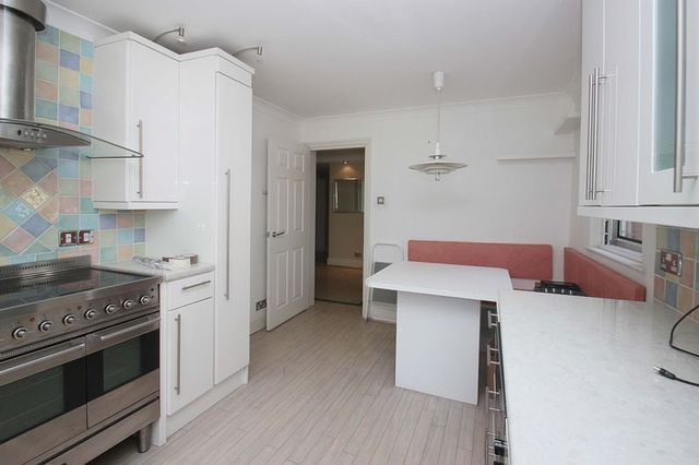  Image of 2 bedroom Flat for sale in High Road Chigwell IG7 at High Road  Chigwell, IG7 6PH
