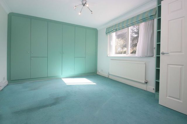  Image of 2 bedroom Flat for sale in High Road Chigwell IG7 at High Road  Chigwell, IG7 6PH