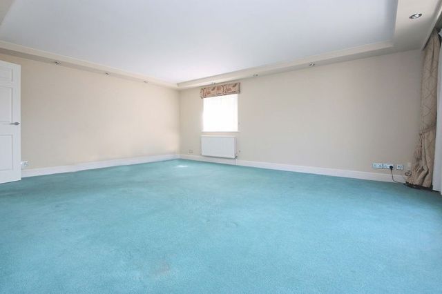  Image of 2 bedroom Flat for sale in High Road Chigwell IG7 at High Road  Chigwell, IG7 6PH