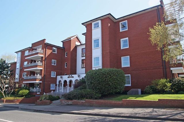  Image of 2 bedroom Flat for sale in High Road Chigwell IG7 at High Road  Chigwell, IG7 6PH