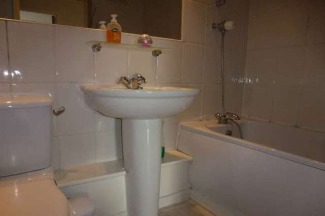  Image of 2 bedroom Apartment to rent in Downes Way Manchester M22 at DOWNES WAY BAGULEY MANCHESTER, M22 4UD