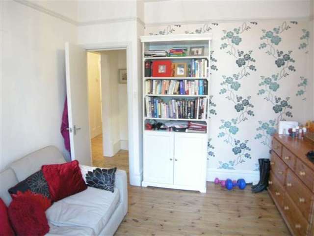  Image of 2 bedroom Flat for sale in Dumbarton Road London SW2 at Streatham Hill, SW2 5LU