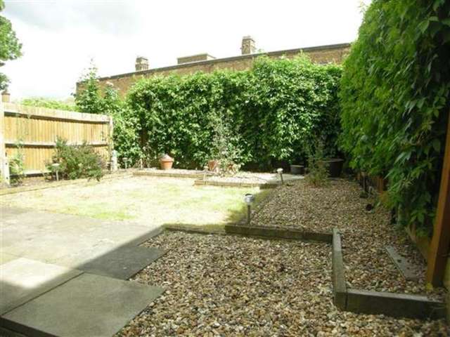  Image of 2 bedroom Flat for sale in Dumbarton Road London SW2 at Streatham Hill, SW2 5LU