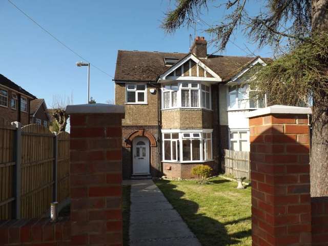  Image of 4 bedroom Semi-Detached house to rent in Dunstable Road Luton LU4 at Dunstable Road  Luton, LU4 8SE