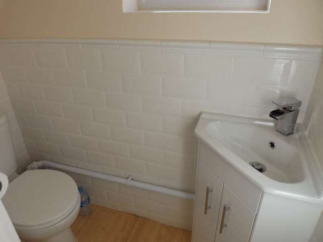  Image of 4 bedroom Semi-Detached house to rent in Dunstable Road Luton LU4 at Dunstable Road  Luton, LU4 8SE