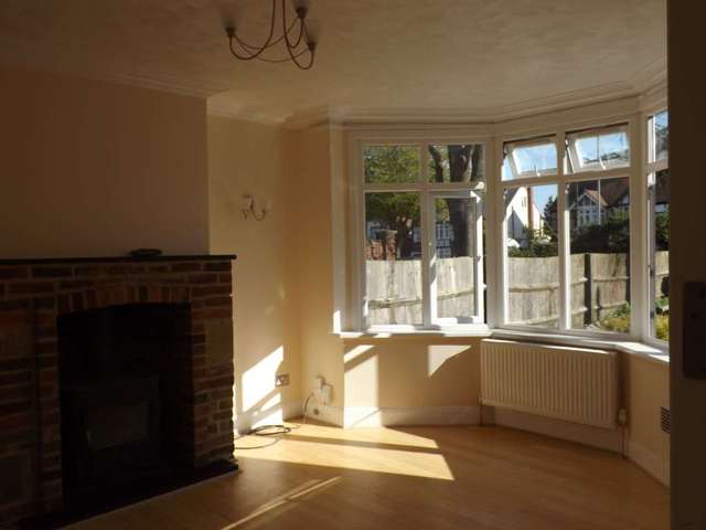  Image of 4 bedroom Semi-Detached house to rent in Dunstable Road Luton LU4 at Dunstable Road  Luton, LU4 8SE