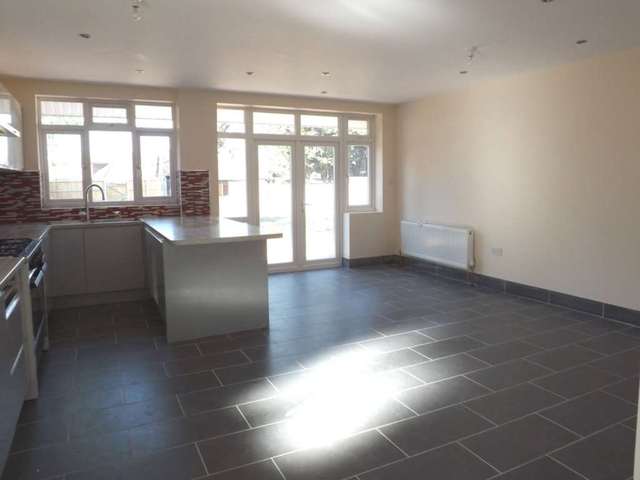  Image of 4 bedroom Semi-Detached house to rent in Dunstable Road Luton LU4 at Dunstable Road  Luton, LU4 8SE