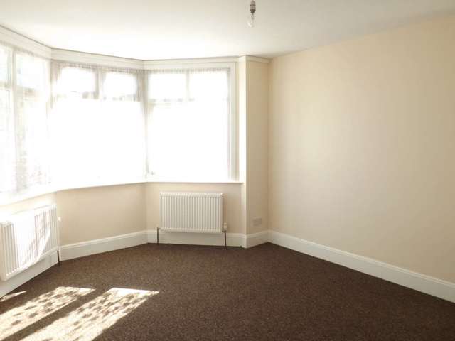  Image of 4 bedroom Semi-Detached house to rent in Dunstable Road Luton LU4 at Dunstable Road  Luton, LU4 8SE