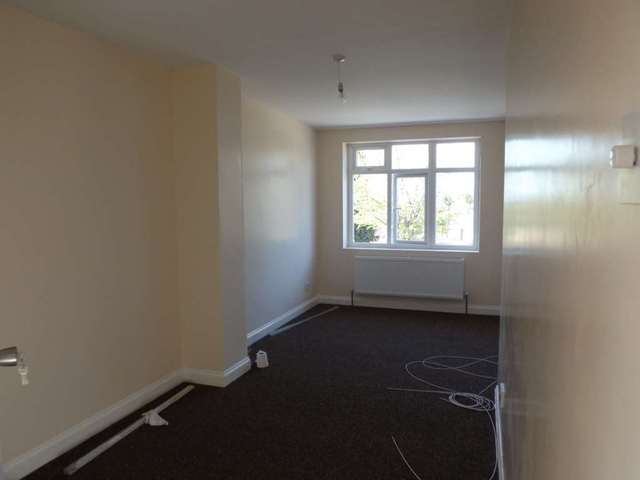  Image of 4 bedroom Semi-Detached house to rent in Dunstable Road Luton LU4 at Dunstable Road  Luton, LU4 8SE