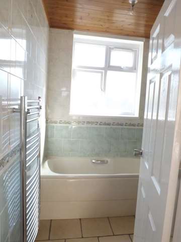 Image of 4 bedroom Semi-Detached house to rent in Dunstable Road Luton LU4 at Dunstable Road  Luton, LU4 8SE