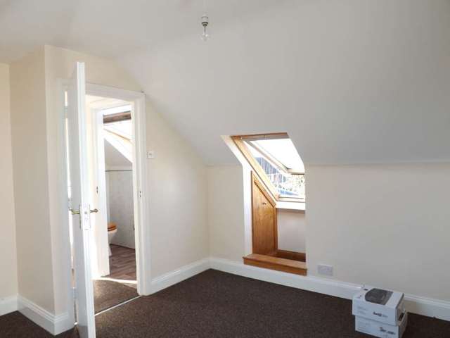  Image of 4 bedroom Semi-Detached house to rent in Dunstable Road Luton LU4 at Dunstable Road  Luton, LU4 8SE
