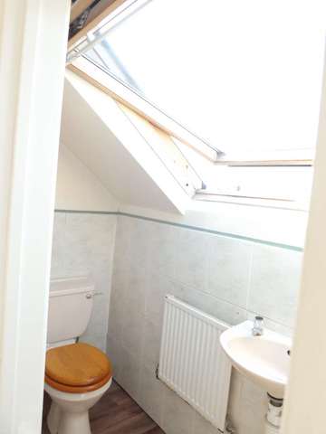  Image of 4 bedroom Semi-Detached house to rent in Dunstable Road Luton LU4 at Dunstable Road  Luton, LU4 8SE