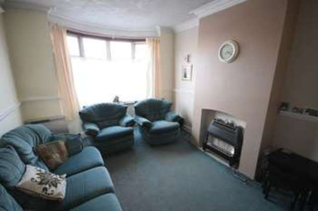  Image of 3 bedroom Terraced house for sale in Dunstable Road Luton LU4 at Dunstable Road  Luton, LU4 8BU