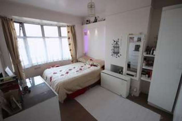  Image of 3 bedroom Terraced house for sale in Dunstable Road Luton LU4 at Dunstable Road  Luton, LU4 8BU